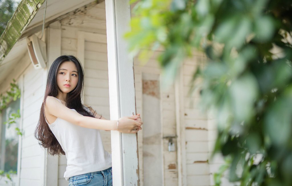 世界上没有谁会对谁真心。也只有骗子才是真心。因为他想真心骗你。